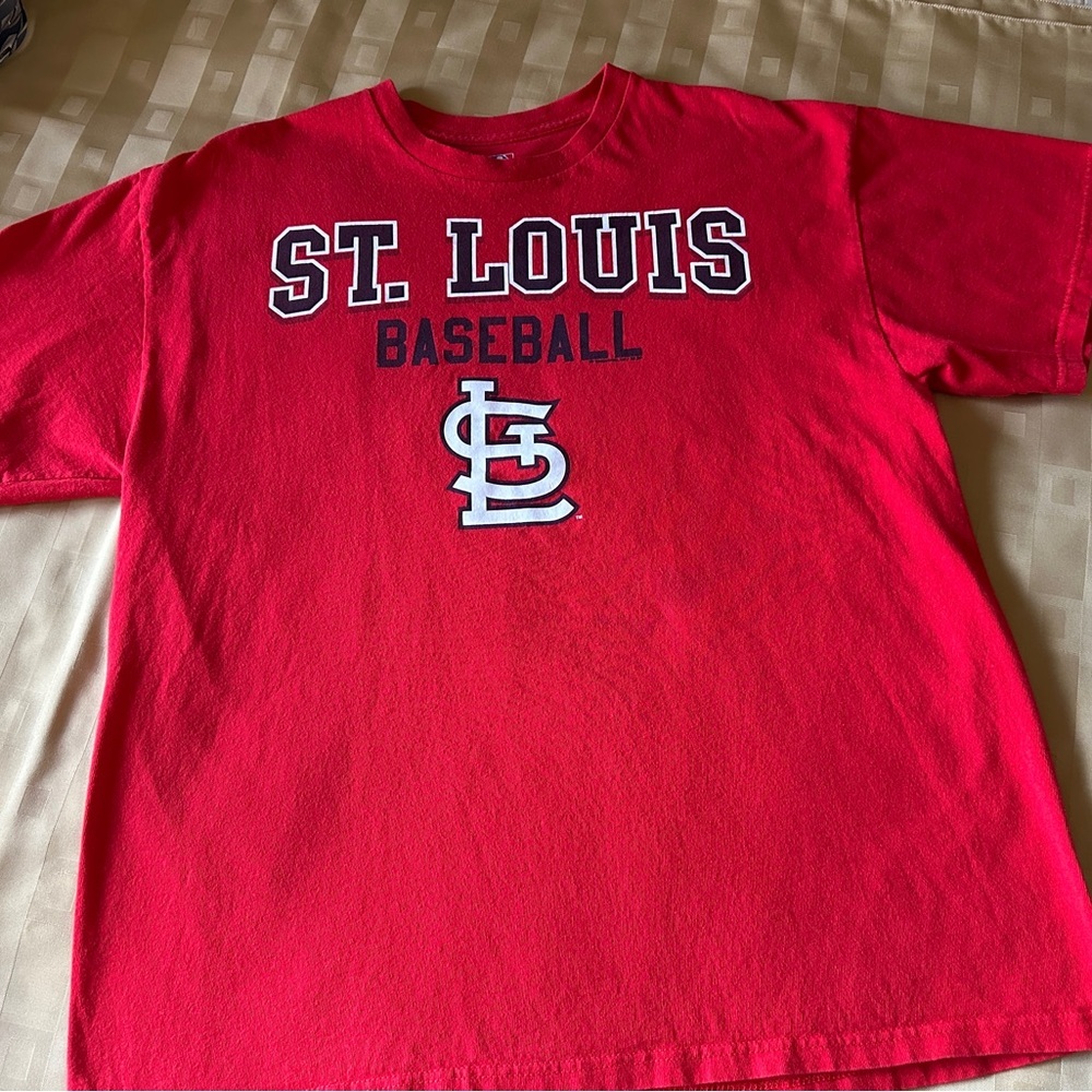 St. Louis Baseball Red T-Shirt with Bear Size XL Unisex